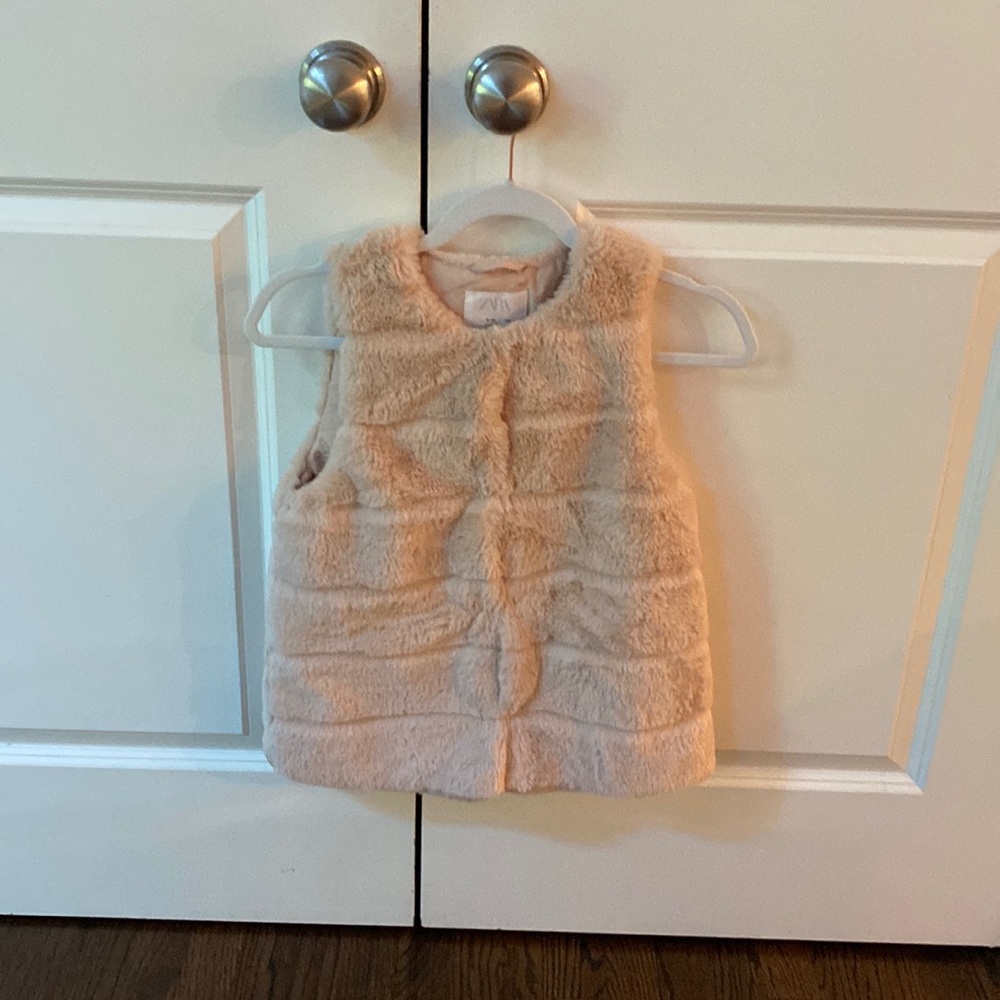 Zara kids size 9-10 fluffy pink vest